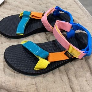 Women’s rainbow Teva sandals size 7 - nearly new